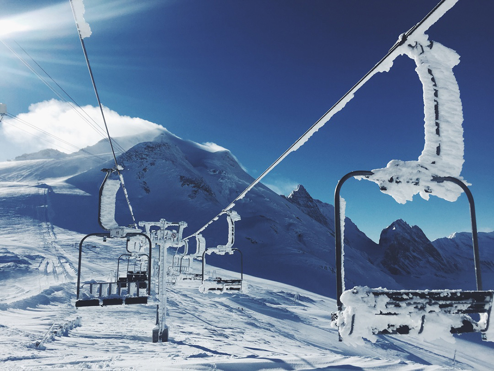The Swiss Descent: A Connoisseur's Guide to the Finest Alpine Ski Runs 1 - The Socialites Ski Switzerland