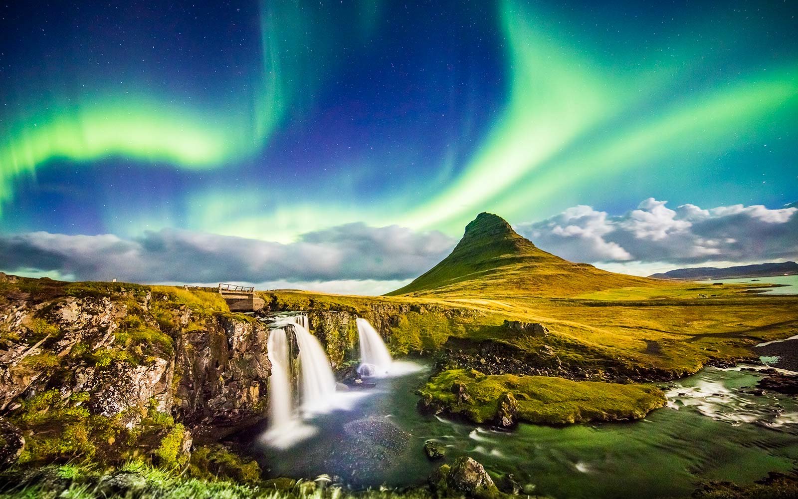 ICELAND The Socialites