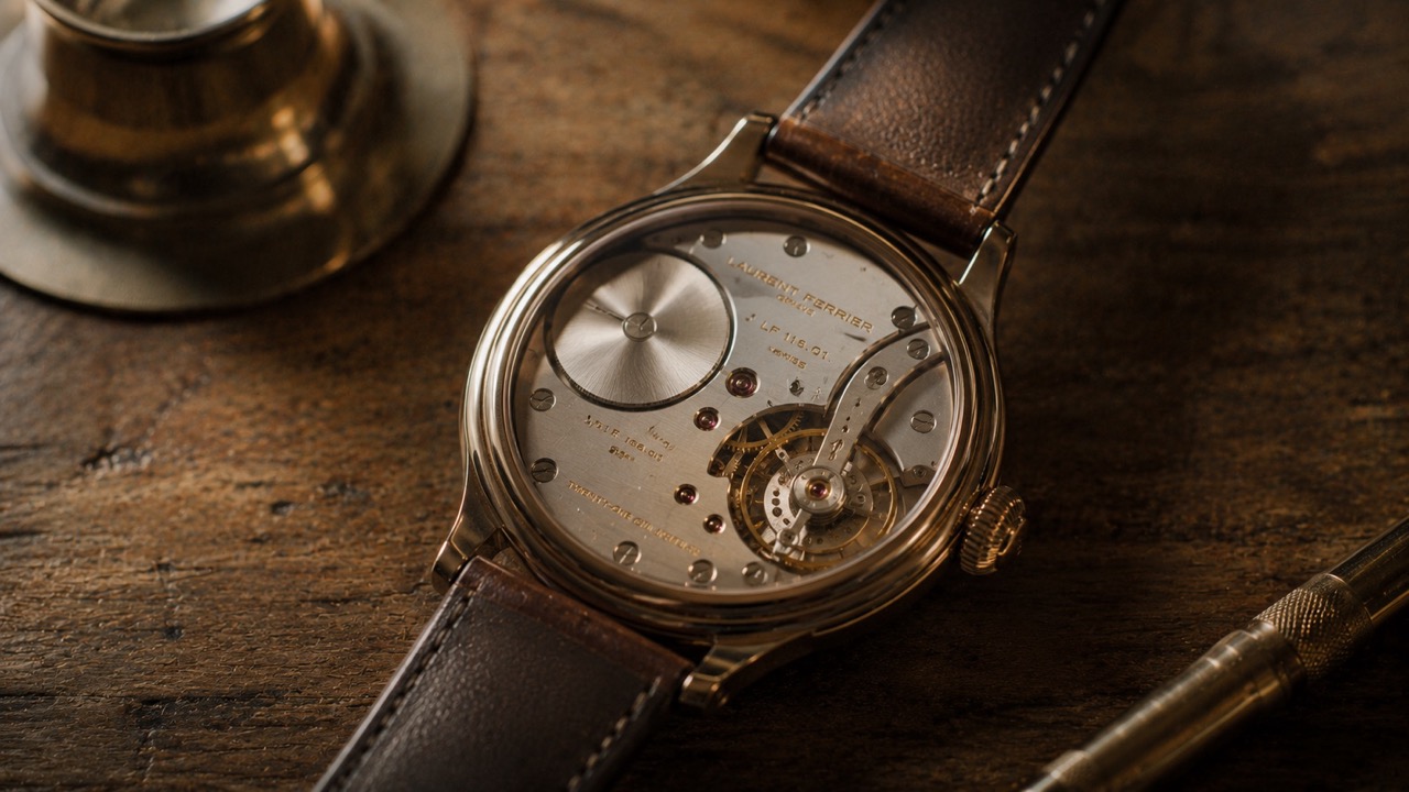 Mechanical Watch on Worn Leather Large The Socialites